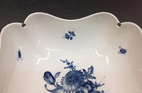 meissen-1860-1900-insekten-und-blumen-viereckschale-a.4