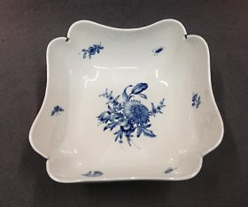 meissen-1860-1900-insekten-und-blumen-viereckschale-a
