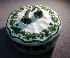 meissen-butter-od-kaeseglocke-weinlaub-und-gold-um-1880-1-wahl.5
