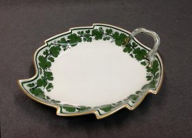 meissen-grosse-blattschale-weinlaub-mit-gold-um-1880-1-w-1v2.2