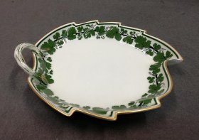 meissen-grosse-blattschale-weinlaub-mit-gold-um-1880-1-w-2v2.1