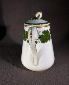 meissen-kanne-kakaokanne-weinlaub-mit-gold-um-1880-1-w.4