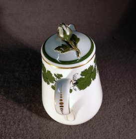 meissen-kanne-kakaokanne-weinlaub-mit-gold-um-1880-1-w.5