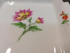 meissen-kleine-schale-blumenmalerei-streubluemchen-goldrand.3