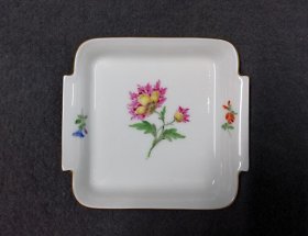 meissen-kleine-schale-blumenmalerei-streubluemchen-goldrand