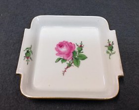 meissen-kleine-schale-rote-rose-goldrand.1