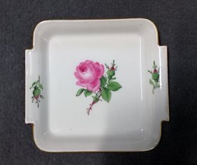 meissen-kleine-schale-rote-rose-goldrand
