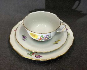 meissen-teegedeck-blumenbukett-mit-gold-3-teilig.1