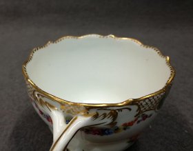 meissen-um-1860-80-blumengierlanden-und-buketts-golddekor.10