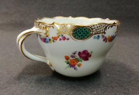 meissen-um-1860-80-blumengierlanden-und-buketts-golddekor.8