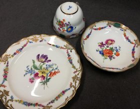 meissen-um-1860-80-blumengierlanden-und-buketts-golddekor