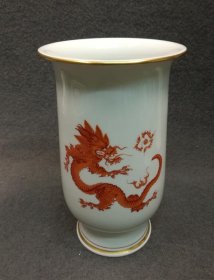 meissen-vase-roter-drache-mit-gold