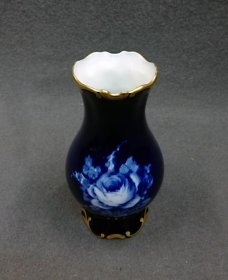 pirkenhammer-vase-kobaltblau-mit-gold-weisse-rose.3