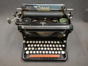 schreibmaschine-ideal-naumann-seidel-und-naumann