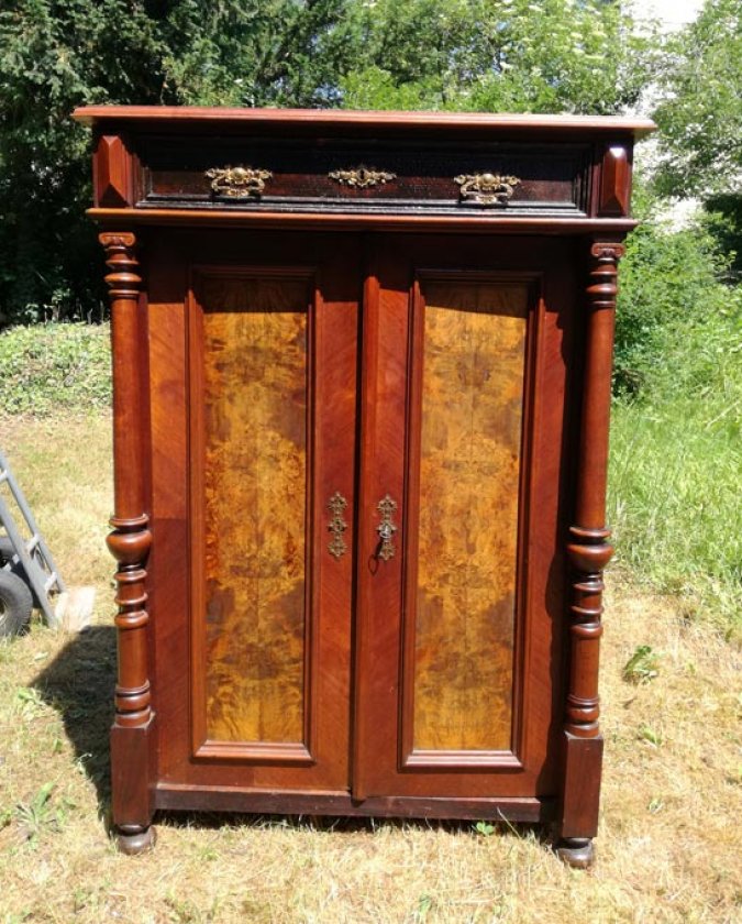 vertiko-m-saeulen-kl-schrank-gruenderzeit-ca-1880-nussbaum