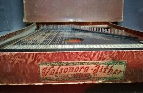 zither-valsonora-zither-orig-schluessel-karton-und-viele-notenblaette.5