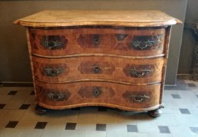 barock-kommode-um-1740-nussbaum.1