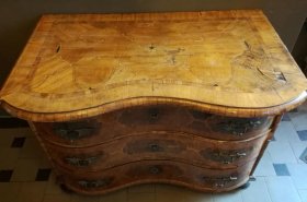 barock-kommode-um-1740-nussbaum.2