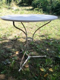 gartentisch-shabby-chic-eisengestell-mit-holzplatte.4