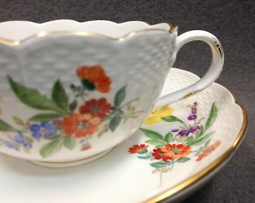 meissen-6x-suppentassen-ozier-reliefrand-reiche-blumenmalerei-gold.3