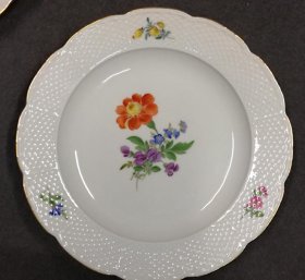 meissen-6x-teller-ozier-reliefrand-blumenmalerei-gold-d-18-7-cm.1