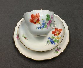 meissen-kaffeegedeck-3tlg-blumenmalerei-gold1