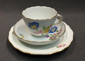 meissen-kaffeegedeck-3tlg-blumenmalerei-gold2.1