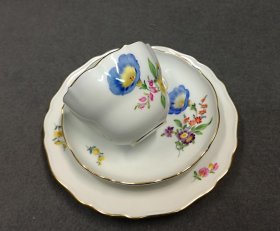 meissen-kaffeegedeck-3tlg-blumenmalerei-gold2