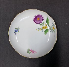 meissen-schale-mit-blumenmalerei-und-gold.2