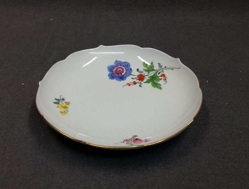 meissen-schale-mit-blumenmalerei-und-gold1