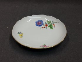meissen-schale-mit-blumenmalerei-und-gold1