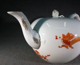 meissen-teekanne-roter-drache-goldgeschuppt-goldverzierungen.4