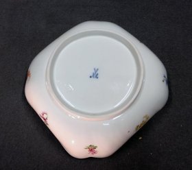 meissen-um-1860-schale-neubrandenstein-blumenbukett-und-gold-knaufeit-1-wahl.10
