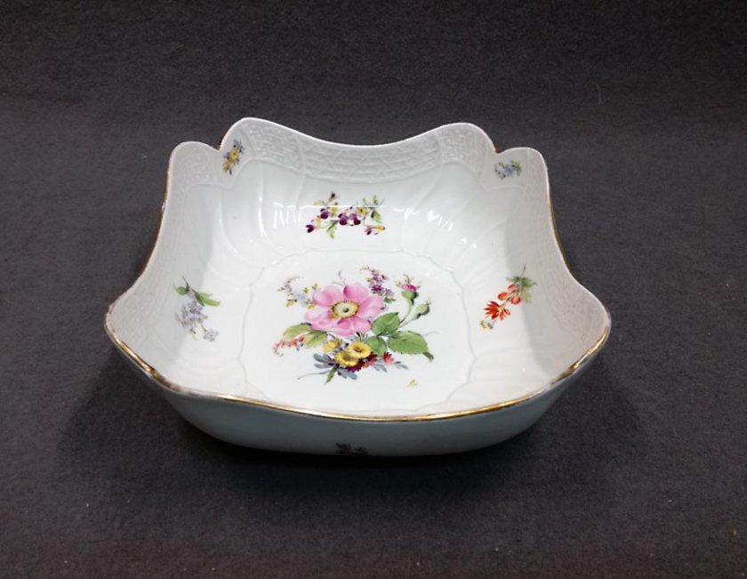 meissen-um-1860-schale-neubrandenstein-blumenbukett-und-gold-knaufeit-1-wahl