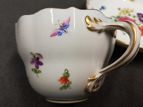 meissen-um-1880-insekten-und-blumenmalerei-mit-gold-kaffeegedeck-tasse-u-tasse-knaufschwerter-1-wahl.2