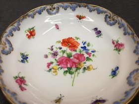 meissen-um-1880-insekten-und-blumenmalerei-mit-gold-kaffeegedeck-tasse-u-tasse-knaufschwerter-1-wahl2.9