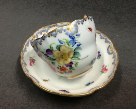 meissen-um-1880-insekten-und-blumenmalerei-mit-gold-kaffeegedeck-tasse-u-tasse-knaufschwerter-1-wahl2