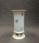 meissen-vase-fuesschenvase-streubluemchen-mit-gold.2