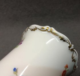 meissen-vase-fuesschenvase-streubluemchen-mit-gold.5