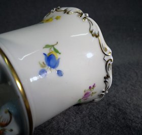 meissen-vase-fuesschenvase-streubluemchen-mit-gold1.5