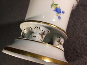 meissen-vase-fuesschenvase-streubluemchen-mit-gold1.6