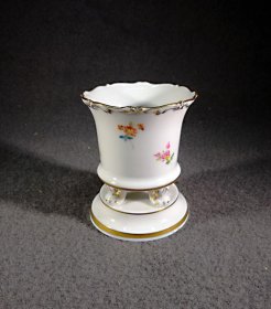 meissen-vase-fuesschenvase-streubluemchen-mit-gold1