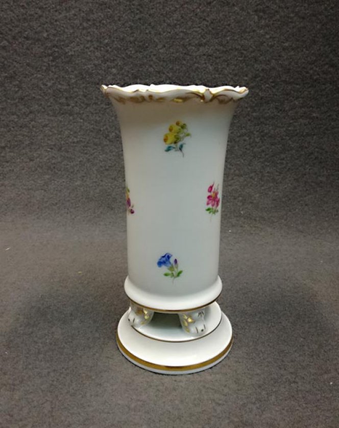 meissen-vase-fuesschenvase-streubluemchen-mit-gold