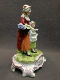 porzellanfigur-reklamefigur-yardley-s-old-english-lavender-dresden-porzellan-um-1920.1