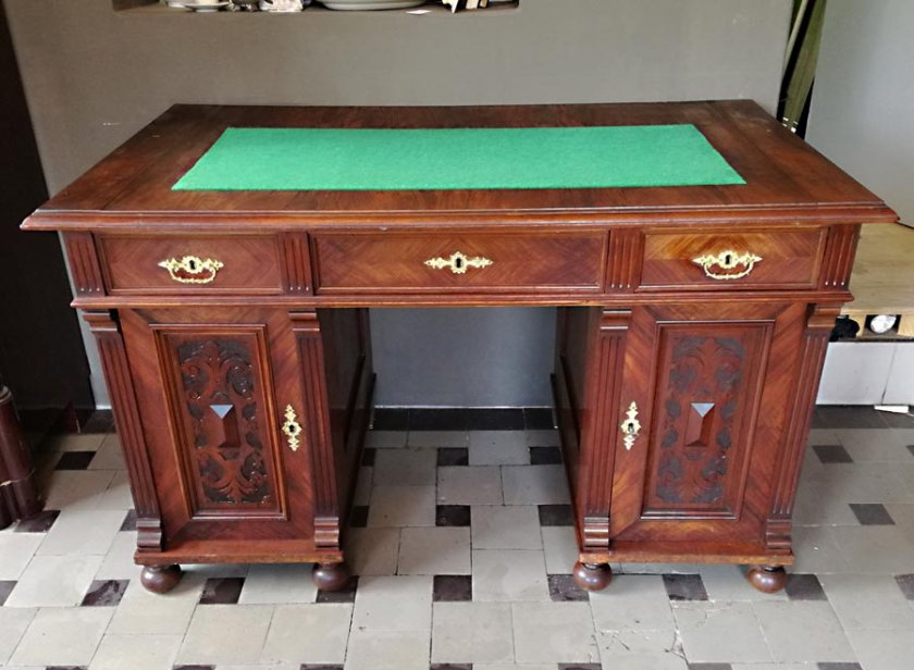 schreibtisch-gruenderzeit-um-1880-nussbaum