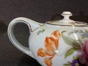 teeservice-rosenthal-balmoral-blumenmalerei-buketts-und-gold.9